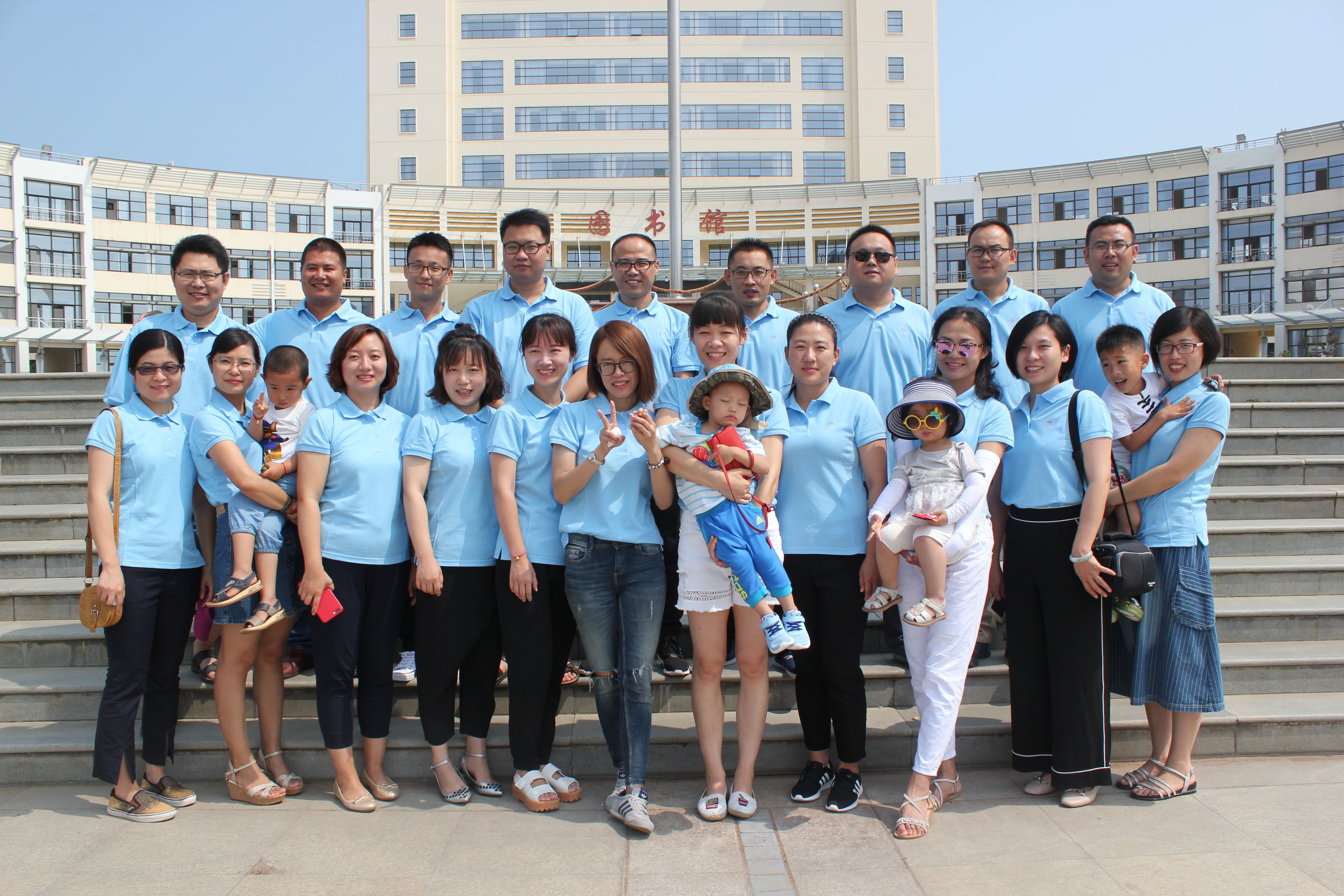 法学院校友回访母校