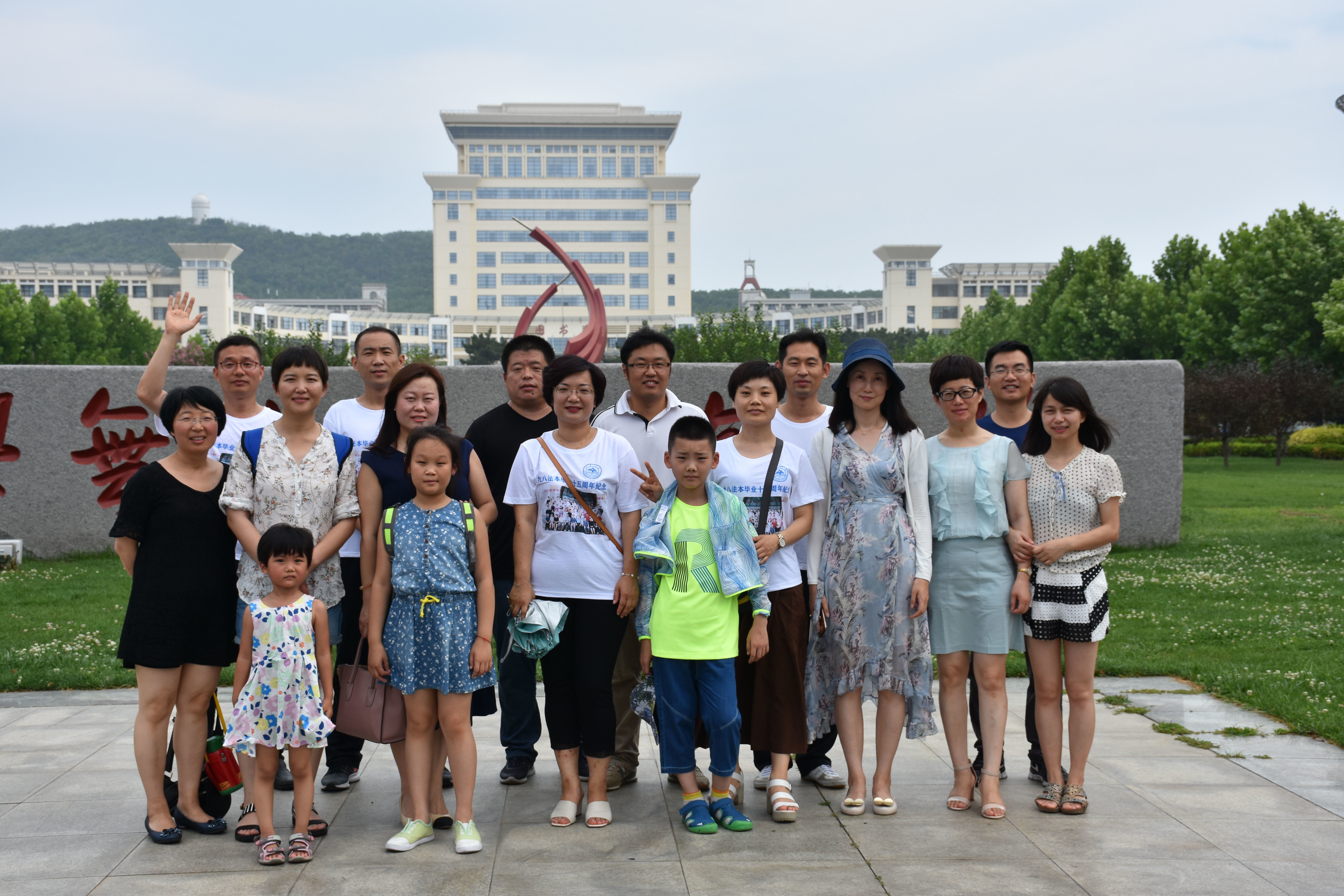 法学院校友回访母校